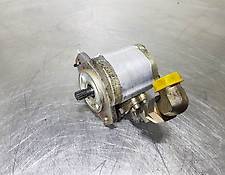 O & K L20I-Haldex W15A1-33-R-5-K-06-N-N-Gearpump O & K L20I-Haldex W15A1-33-R-5-K-06-N-N-Gearpump