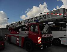 Mercedes-Benz bucket truck 1524 - 30 m